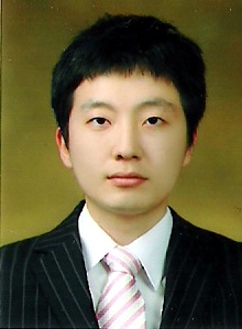 김중일_증명사진_0(2558).jpg
